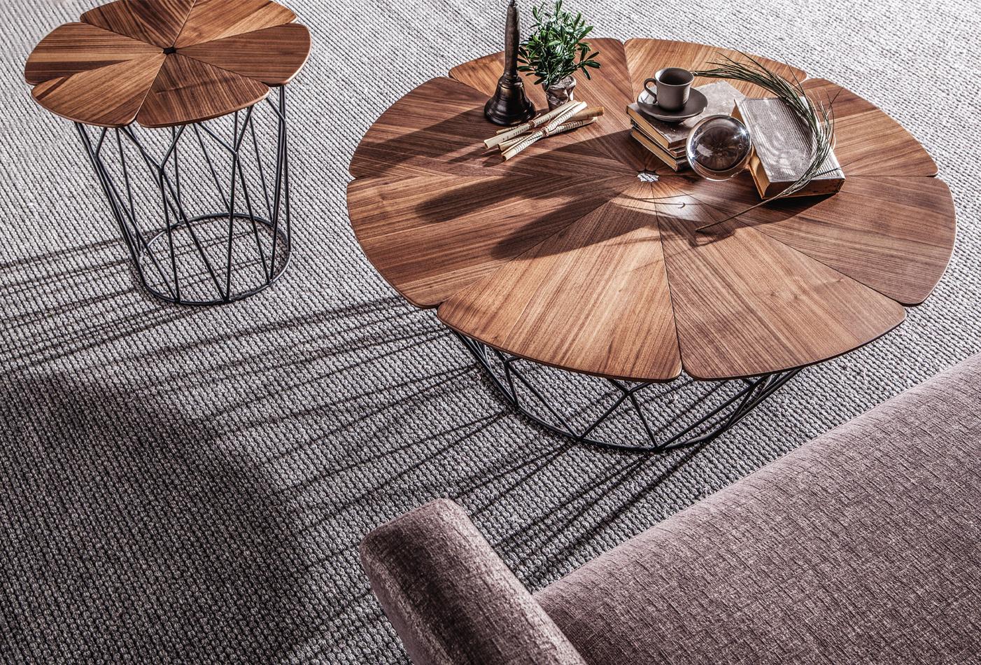 Холни маси Valente