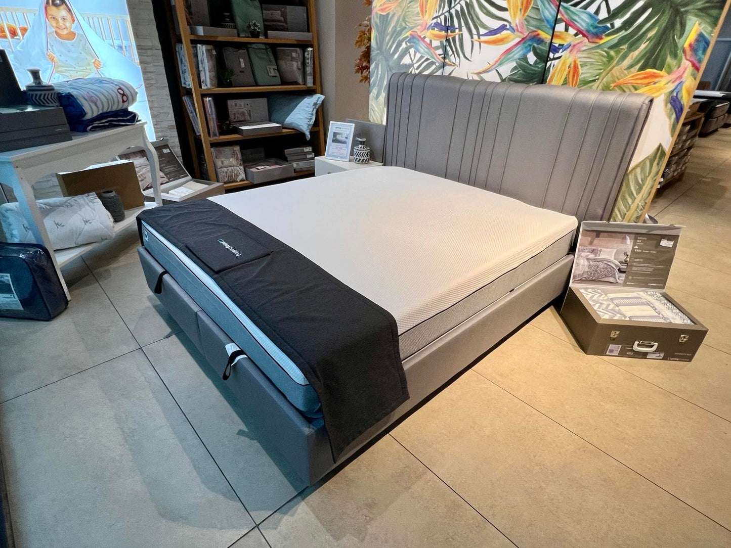 Тапицирана база Lisbon + табла Liven - 160х200см